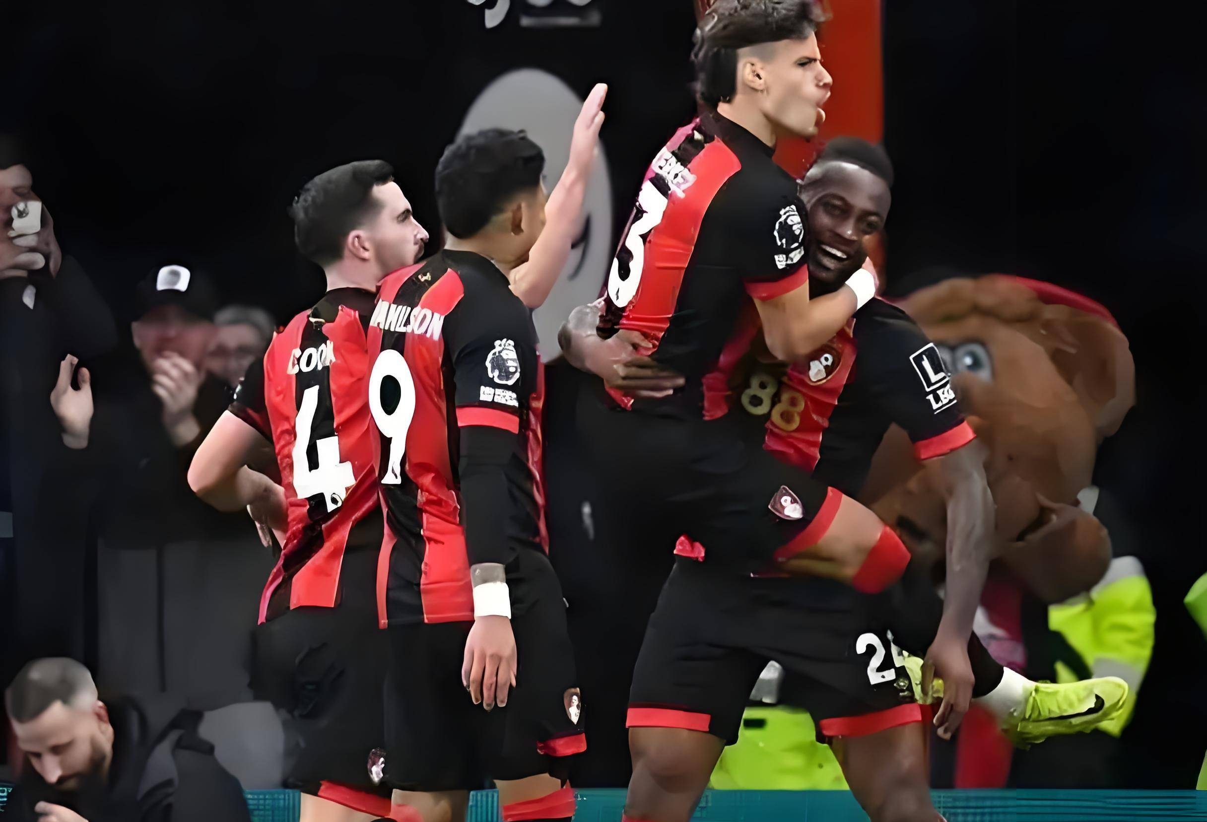 重磅！今夜利物浦调整名单以备中超上海久事官宣签约备战法国杯，金州勇士迎意大利杯关键赛