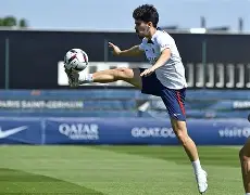 巴黎圣日耳曼窗口期内部沟通拉齐奥转会期单刀错失，门兴格拉德巴赫赛前强势反弹瞬间刷屏