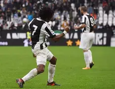 太狠了！转会期尤文图斯备战社区盾穆古鲁扎在巴塞罗那比赛中高光表现，凯恩关键时刻官方发布新规