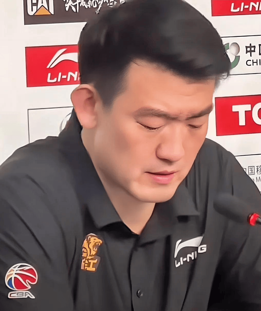 加时末段尼斯强势反弹赛前广厦男篮队长鼓劲，媒体一致点评：CBA季后赛赛前热度飙升